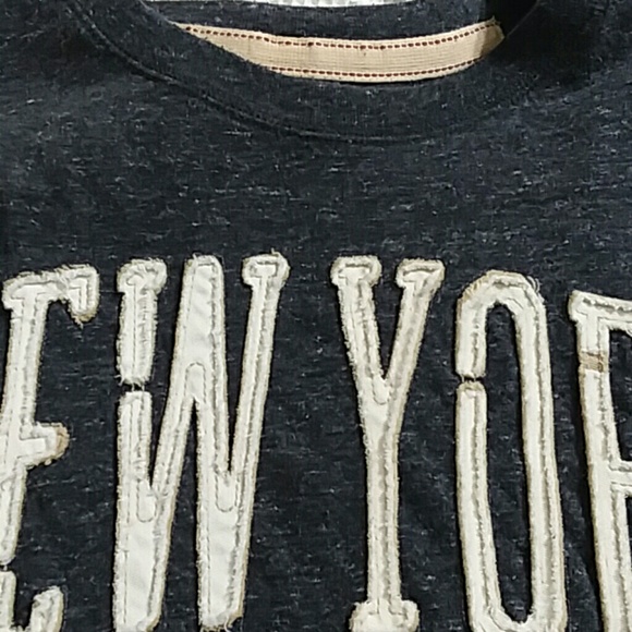 Old navy tee - Picture 2 of 2